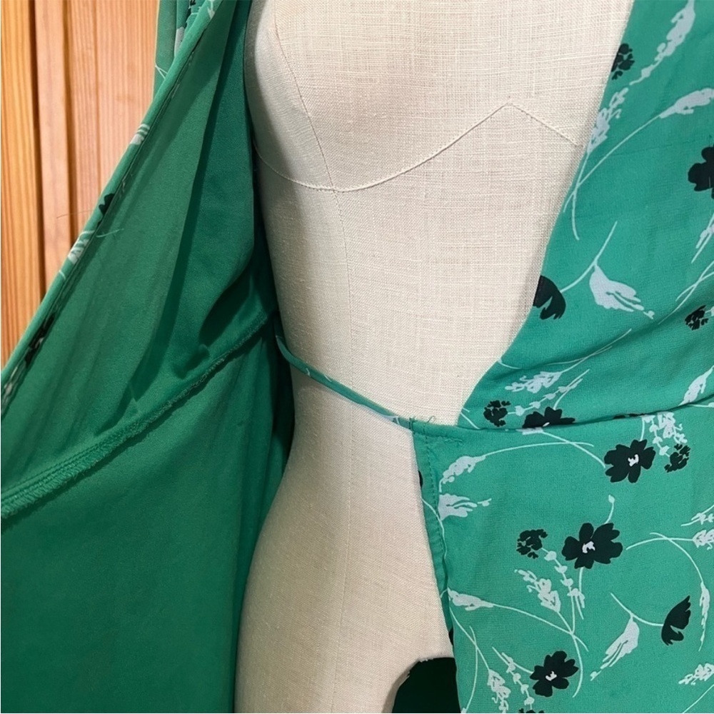 Lulus Small Green Floral V-Neckline Wrap Dress Spring Wedding Guest - Picture 5 of 9